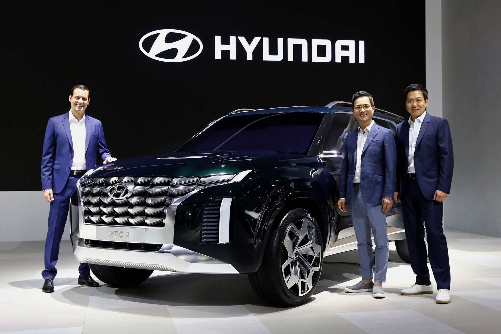 Ra mat Hyundai Grandmaster voi ngon ngu thiet ke moi hinh anh