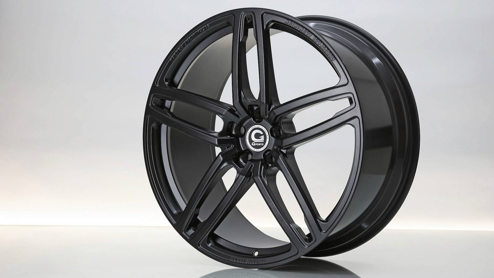 BMW X6 M do moi canh tranh voi Lamborghini Urus anh 6