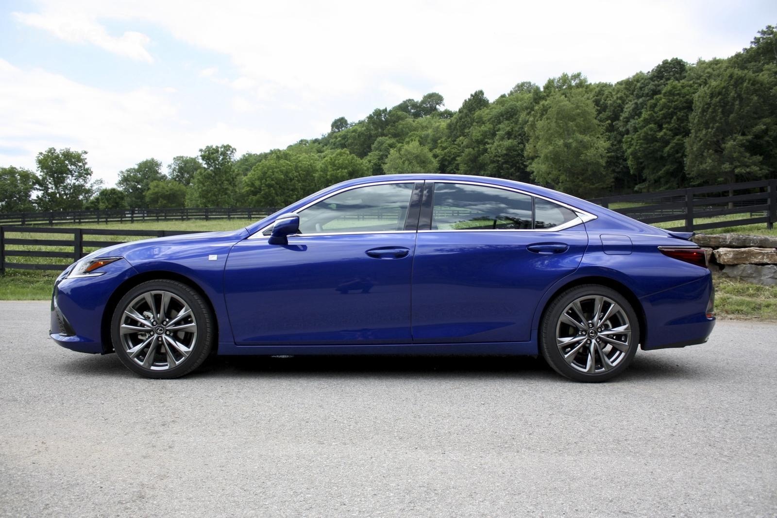 Lexus ES day cuon hut voi phien ban the thao anh 2