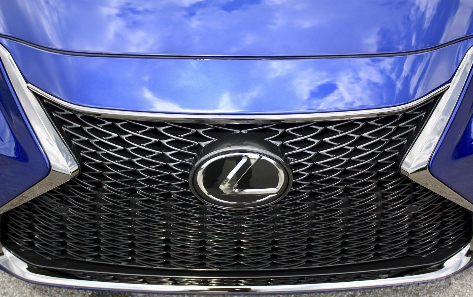 Lexus ES day cuon hut voi phien ban the thao anh 3