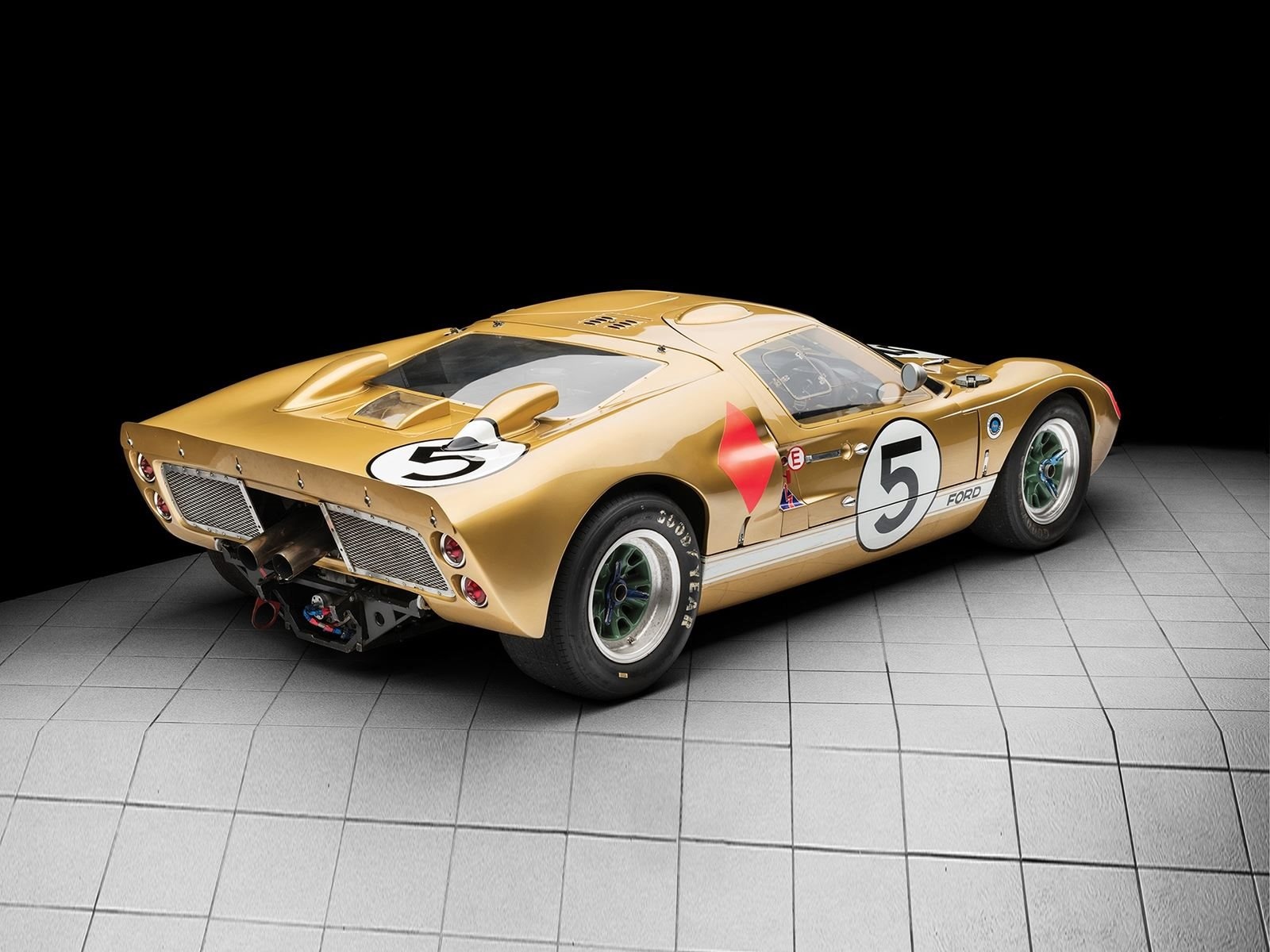 Sieu xe dua Ford GT40 gia ky luc 12 trieu USD anh 2
