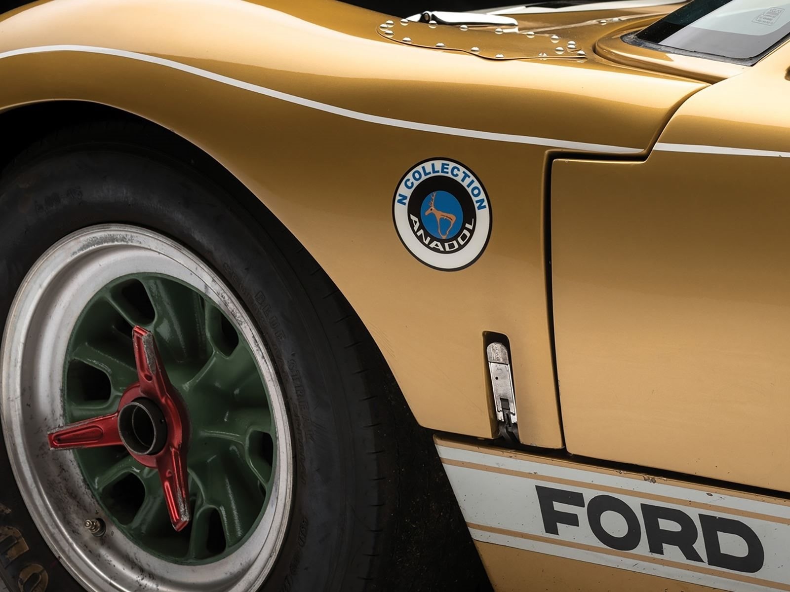 Sieu xe dua Ford GT40 gia ky luc 12 trieu USD anh 5