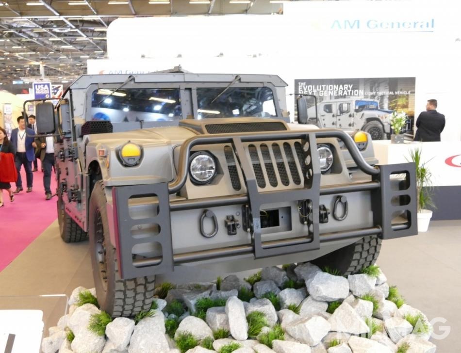Hummer H1 ban quan su co ban nang cap sau gan nua thap ky hinh anh