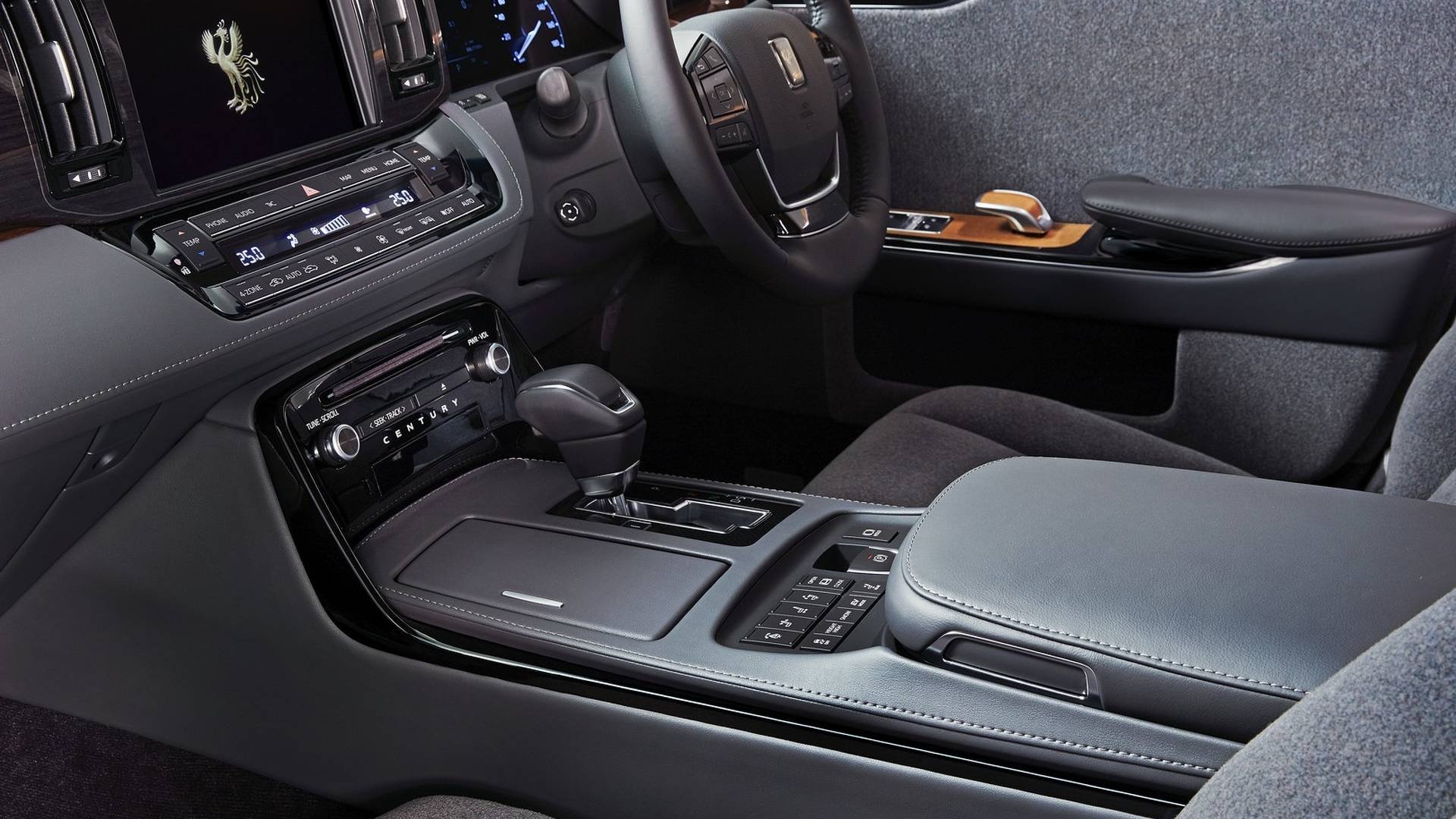 Toyota Century lam kho nguoi mua vi co gia ban ngang sieu xe anh 6