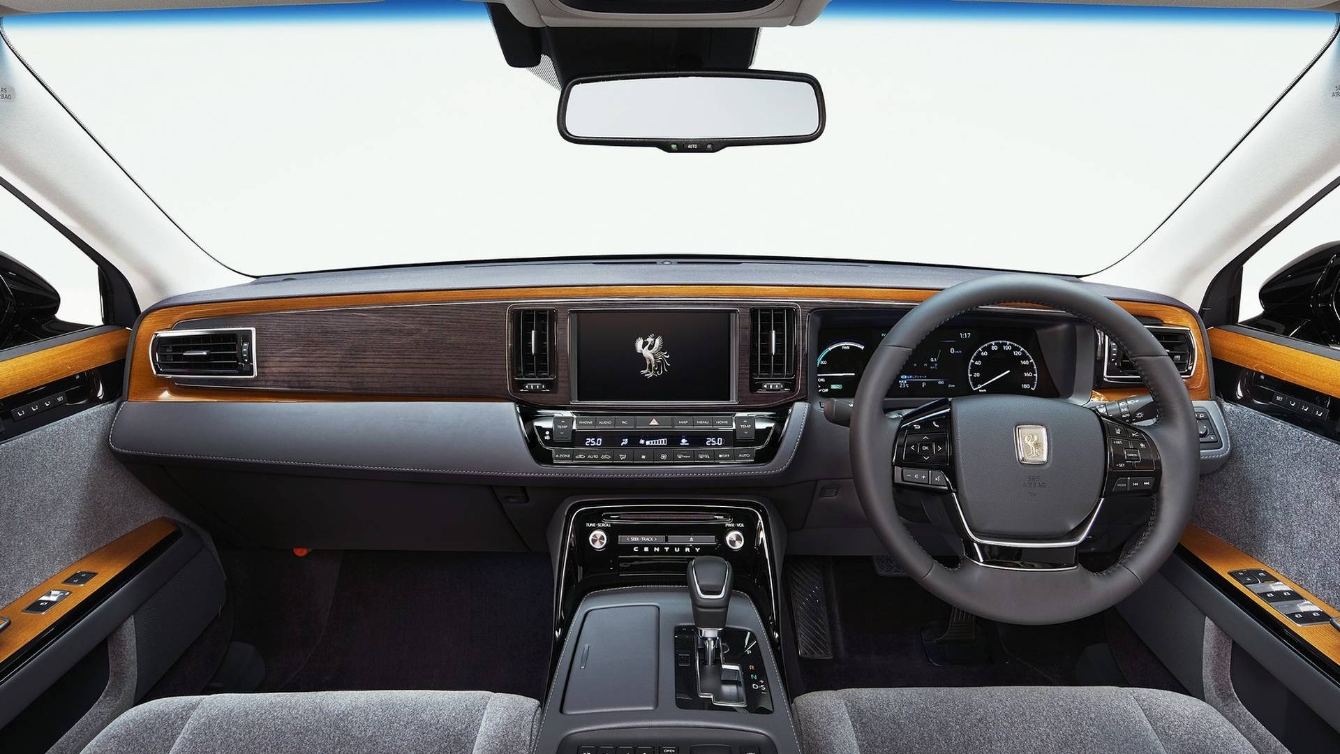 Toyota Century lam kho nguoi mua vi co gia ban ngang sieu xe anh 2