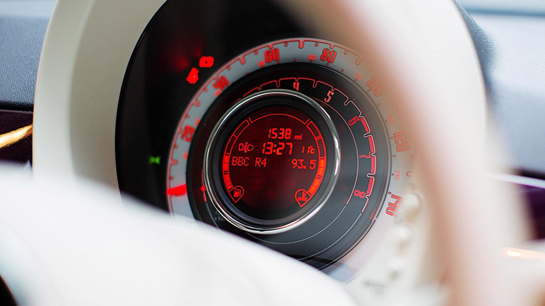 Nhung mau xe co bang dong ho an tuong nhat anh 5