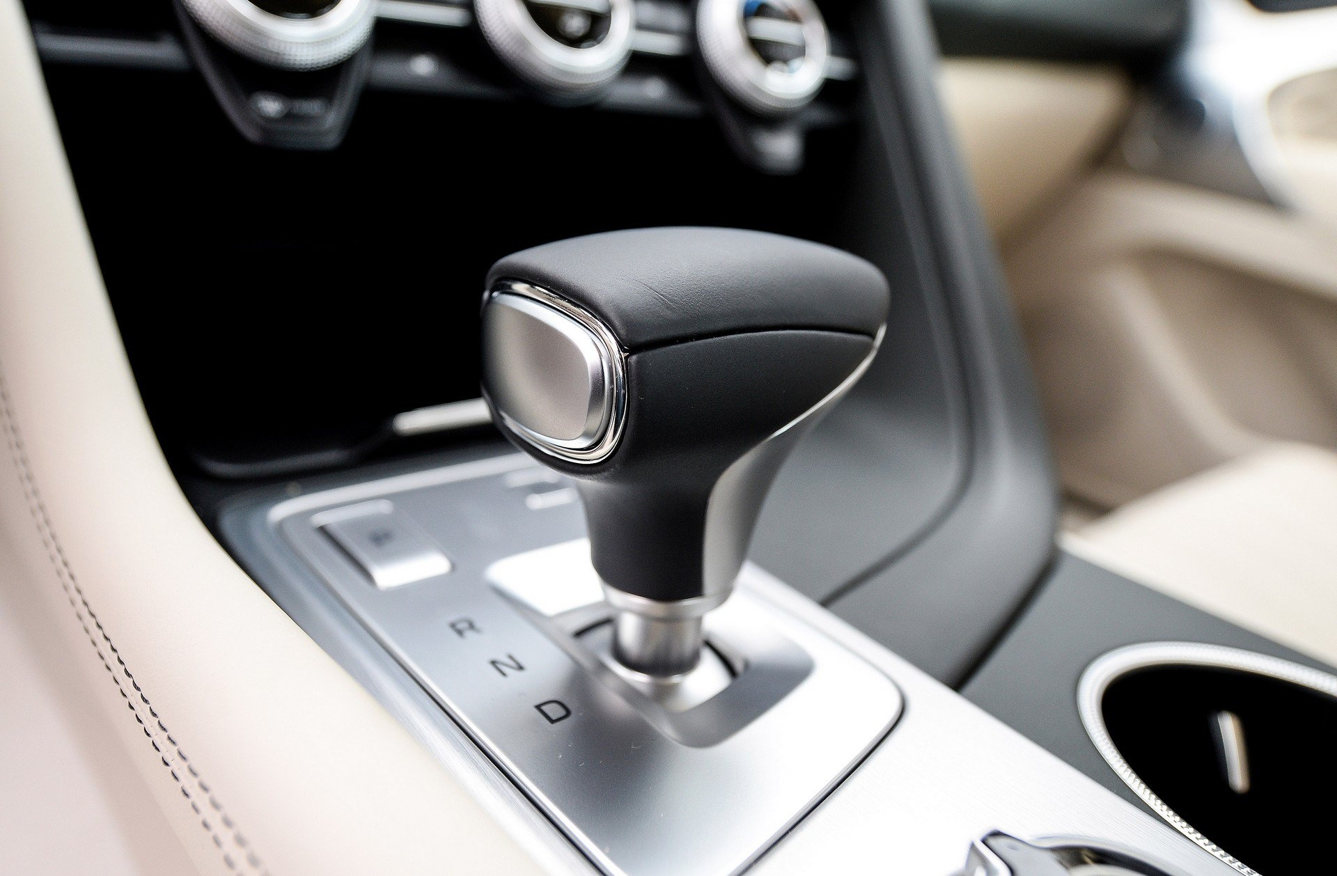 Sedan hang sang Genesis G70 ra mat thi truong anh 12