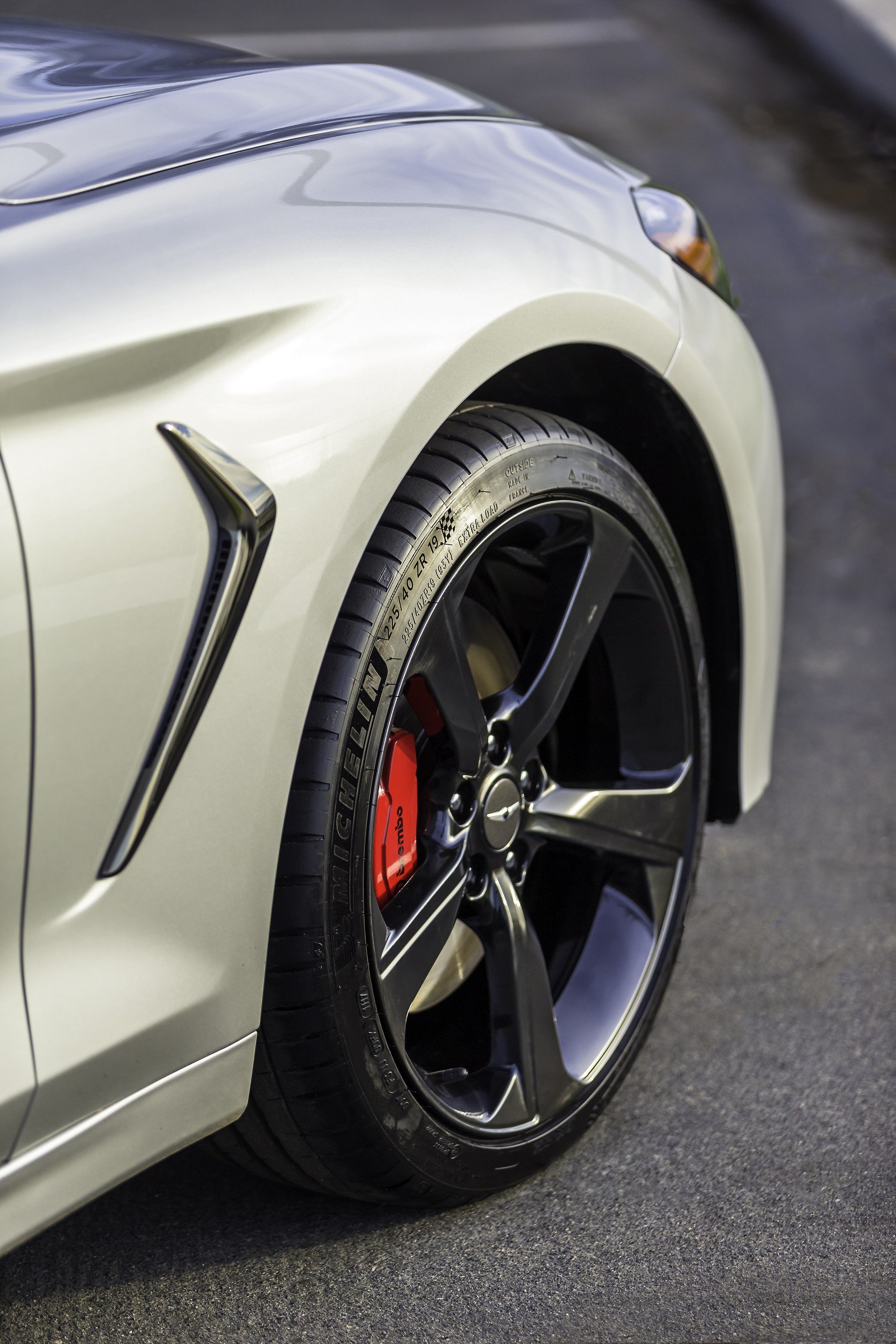 Sedan hang sang Genesis G70 ra mat thi truong anh 9