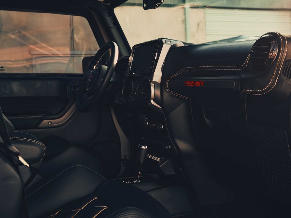 Rezvani Tank - SUV bao ve yeu nhan anh 9