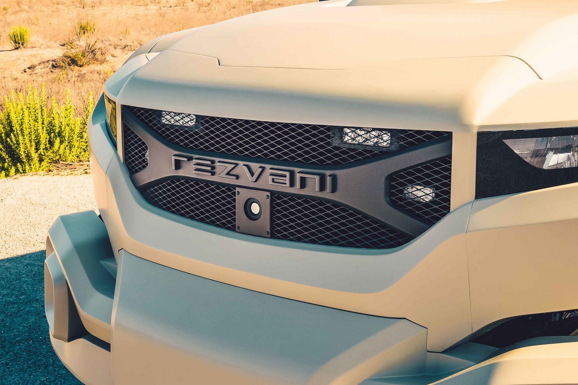Rezvani Tank - SUV bao ve yeu nhan anh 5