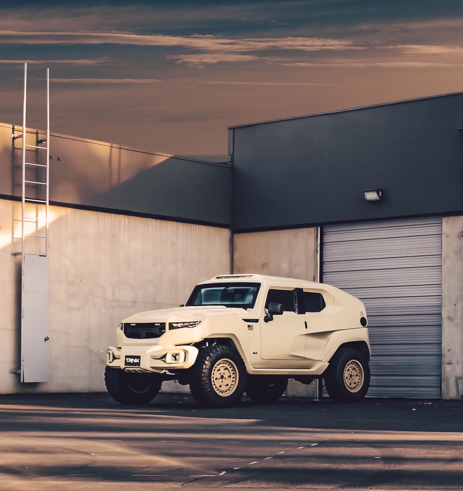 Rezvani Tank - SUV bao ve yeu nhan anh 3