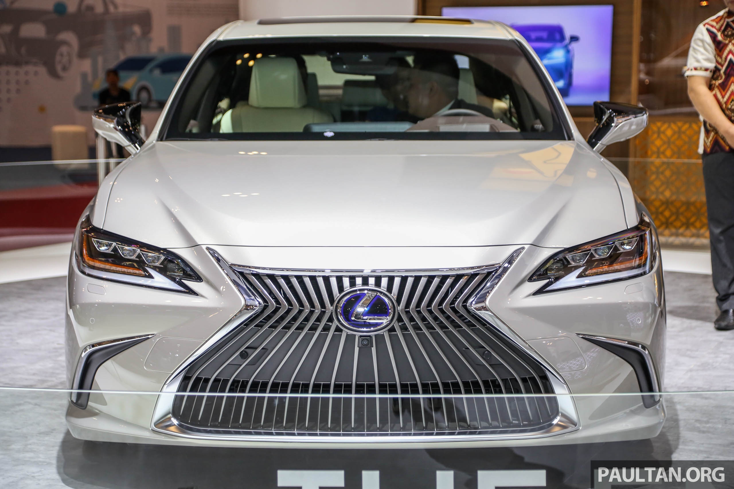 Can canh Lexus ES 2019 dau tien cap ben Dong Nam A hinh anh