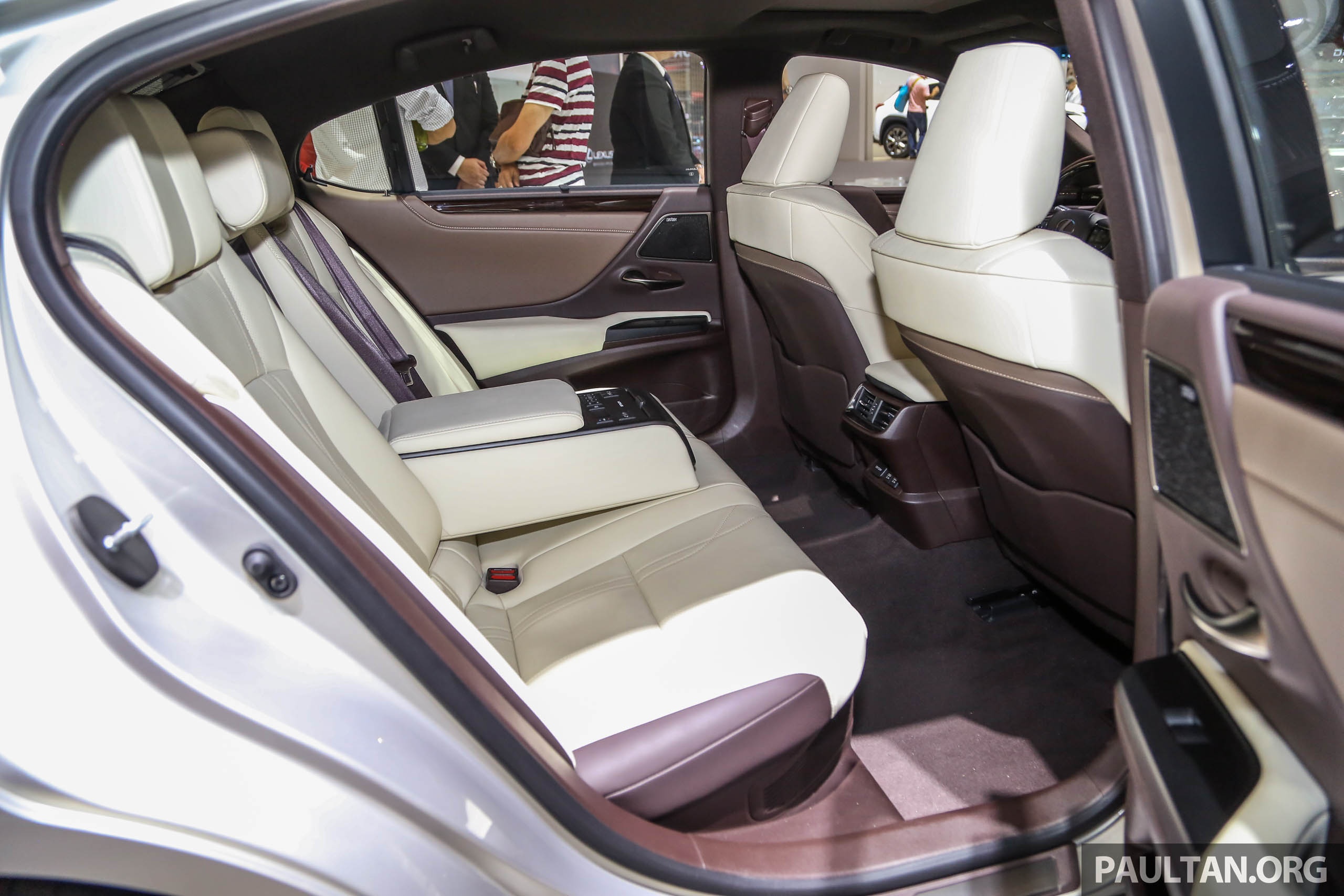 Can canh Lexus ES 2019 dau tien cap ben Dong Nam A anh 8