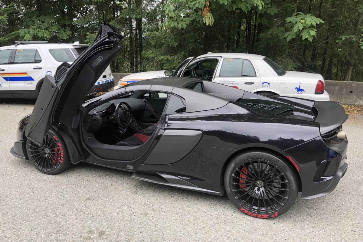 Cặp đôi siêu xe bị giữ vì quá tốc độ ảnh 2 Cap doi sieu xe bi giu vi qua toc do anh 2