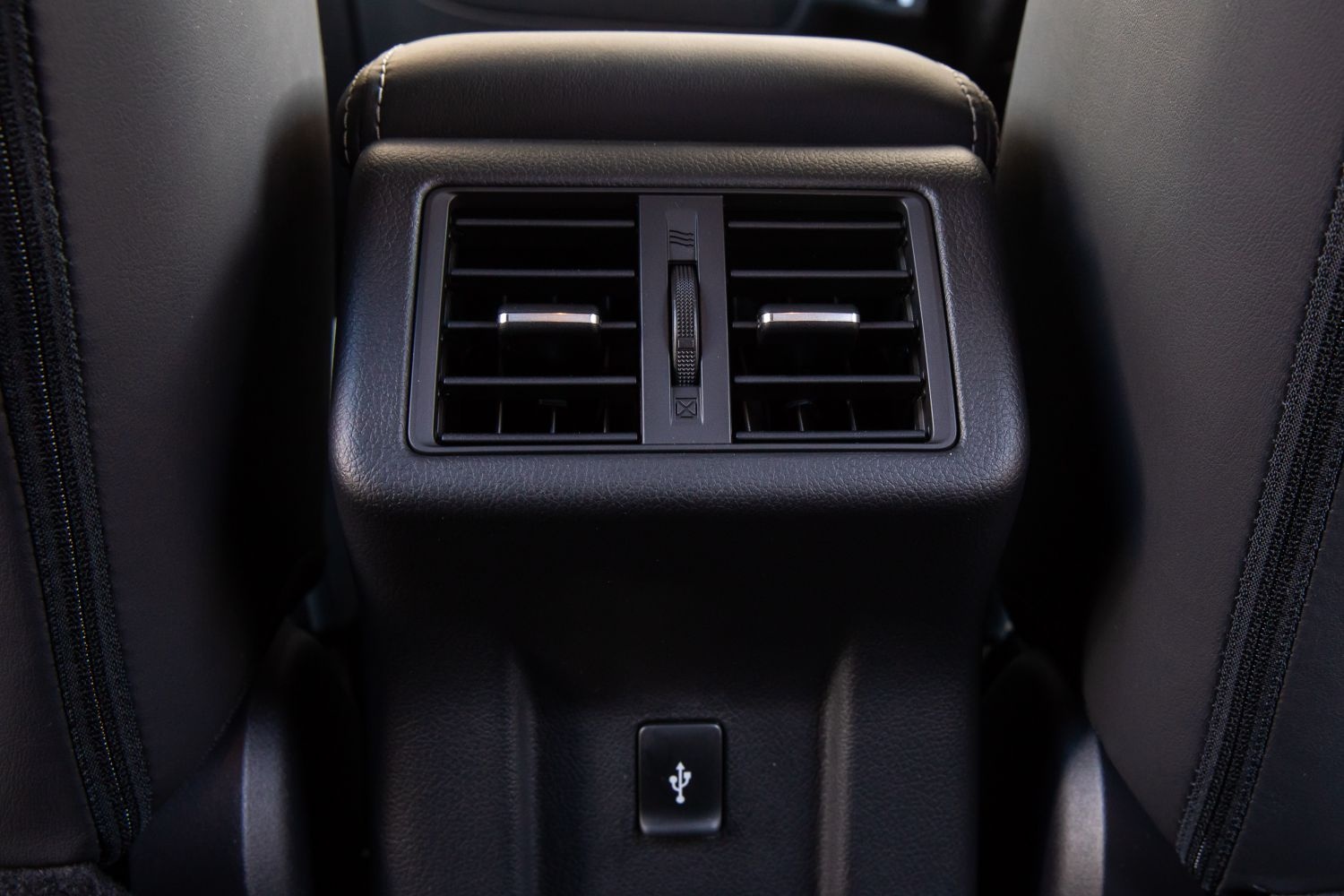 Mitsubishi Outlander 2019: thay đổi nhỏ tạo nên khác biệt lớn ảnh 5 Mitsubishi Outlander 2019: thay doi nho tao nen khac biet lon anh 5