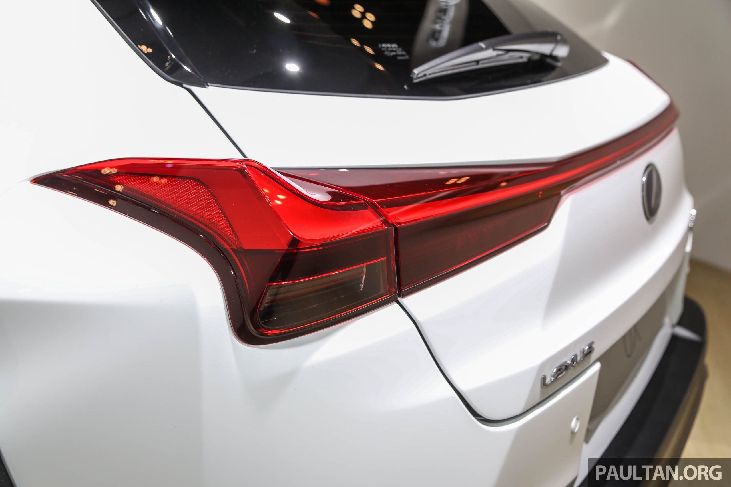 Lexus UX 2019 lan dau den Dong Nam A anh 3