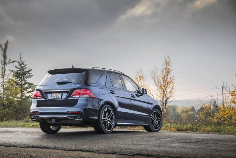 Hải quan Trung Quốc chặn xe Mercedes và BMW ảnh 6 Hai quan Trung Quoc chan xe Mercedes va BMW anh 6