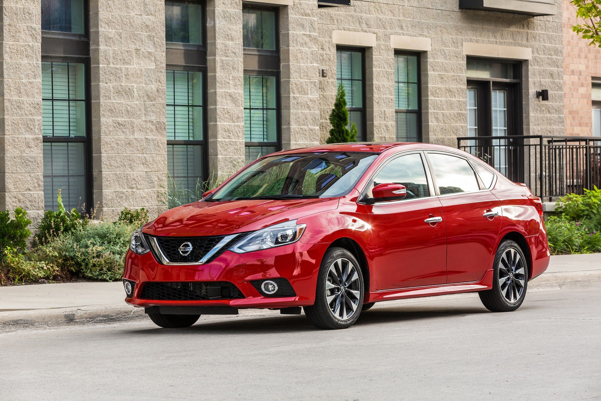Nissan Sentra 2019 them tinh nang, gia tu 17.790 USD hinh anh