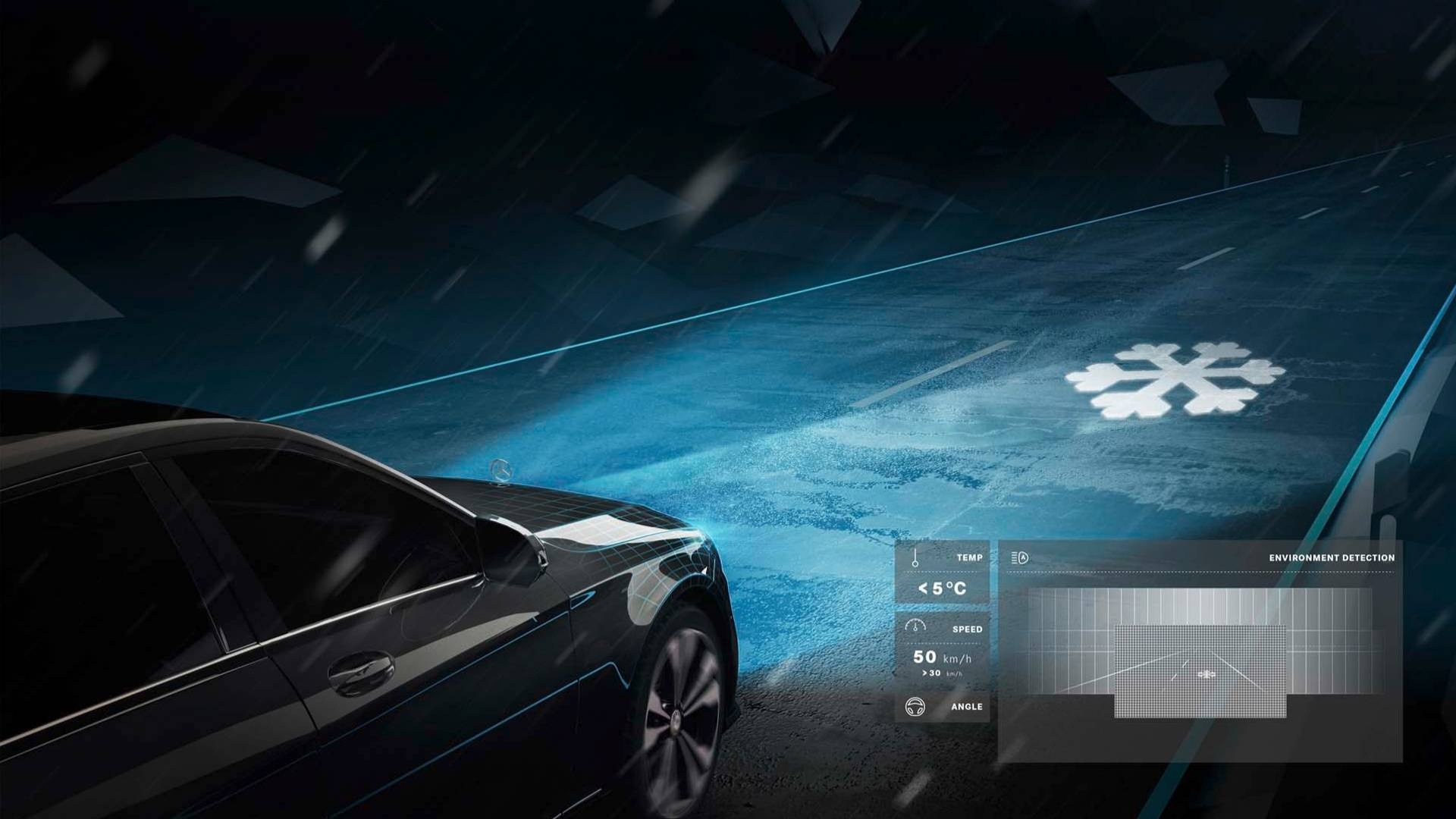 Xe Mercedes dung den pha giao tiep voi nguoi di duong anh 3