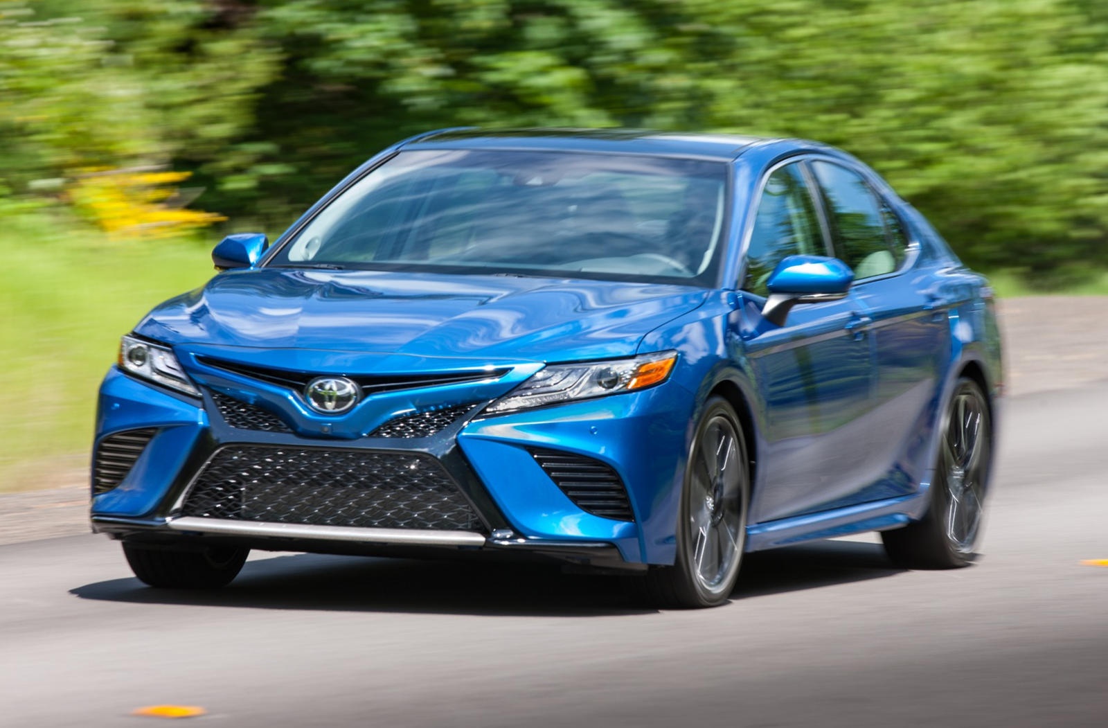 Toyota Camry 2019 dat hon vi ho tro Apple Car Play anh 1