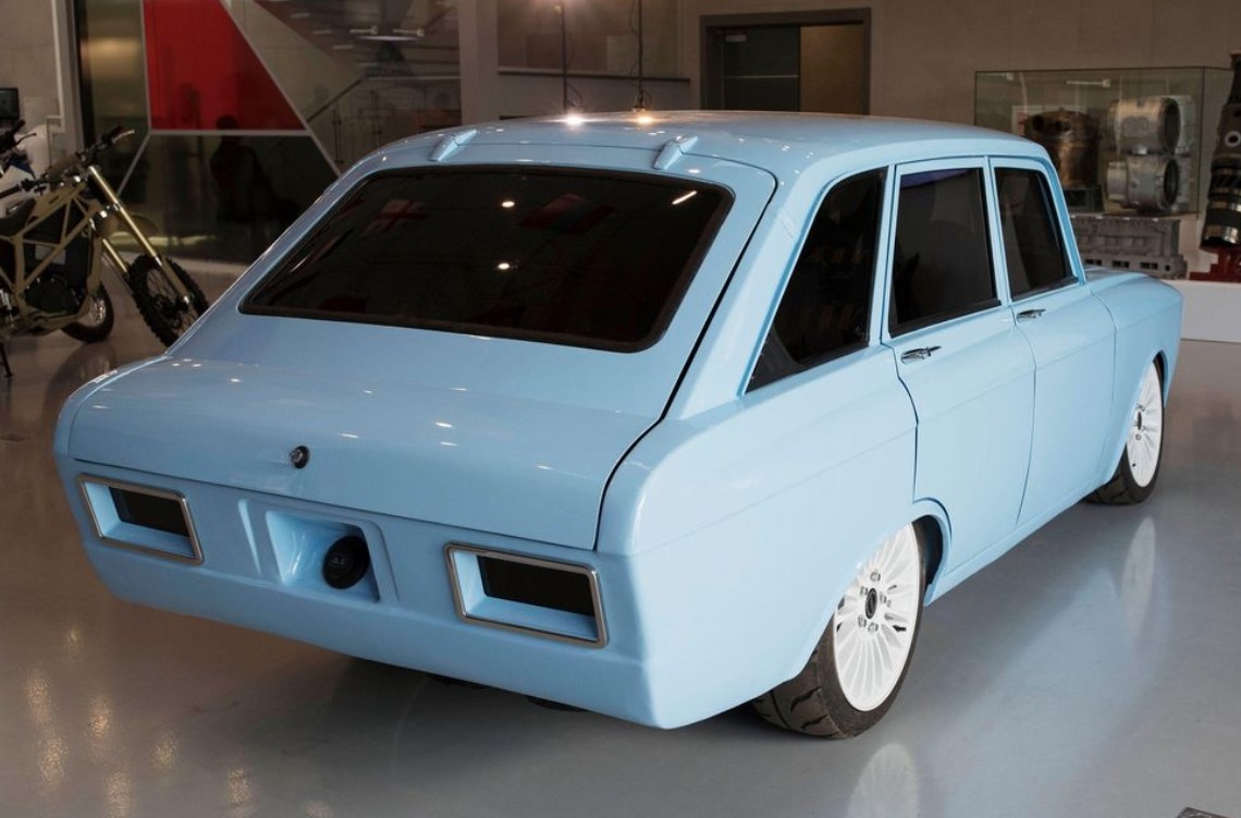 Hang san xuat sung AK-47 chuyen sang lam xe dien anh 2