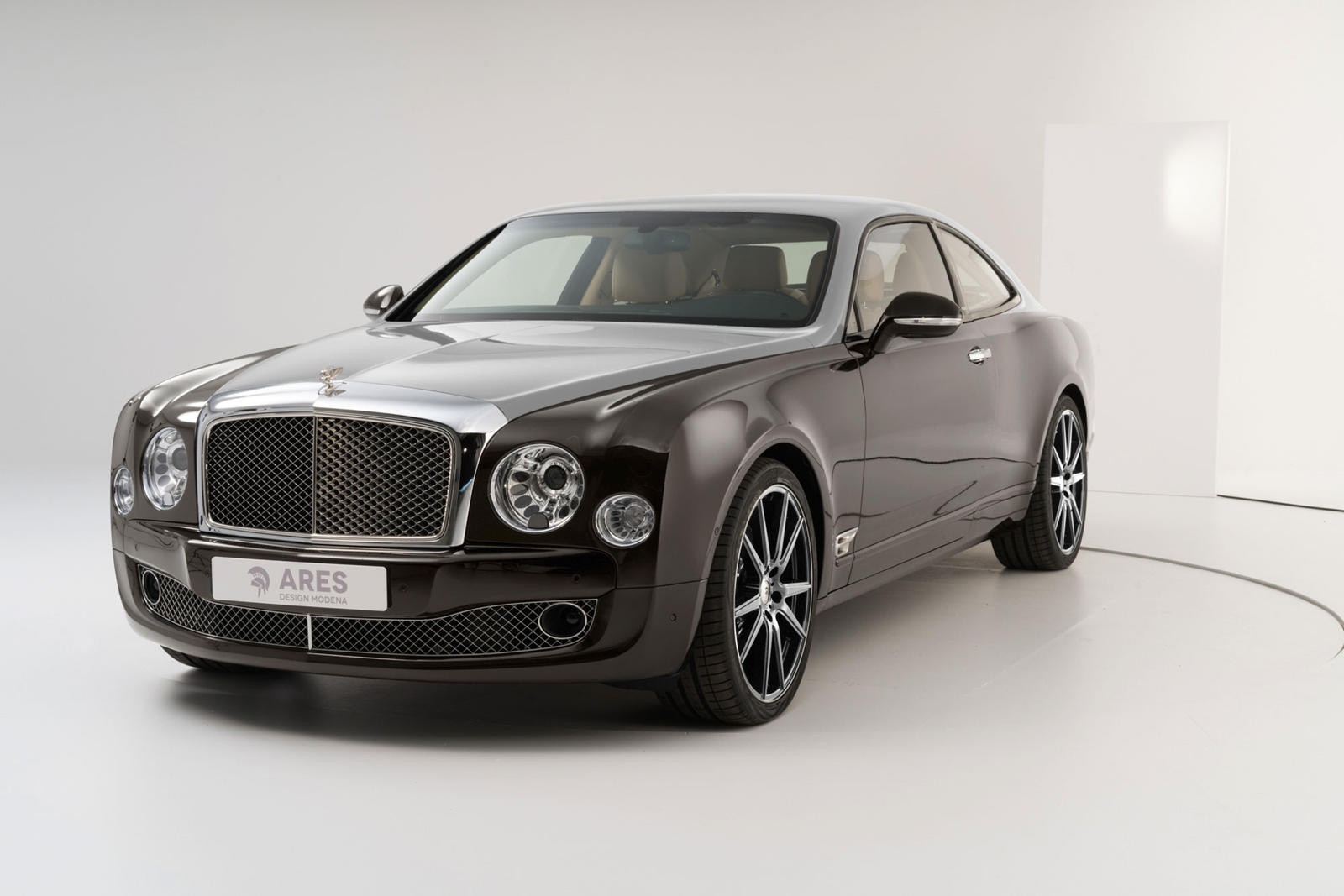 Chi 500.000 USD de do sedan Bentley thanh coupe hinh anh