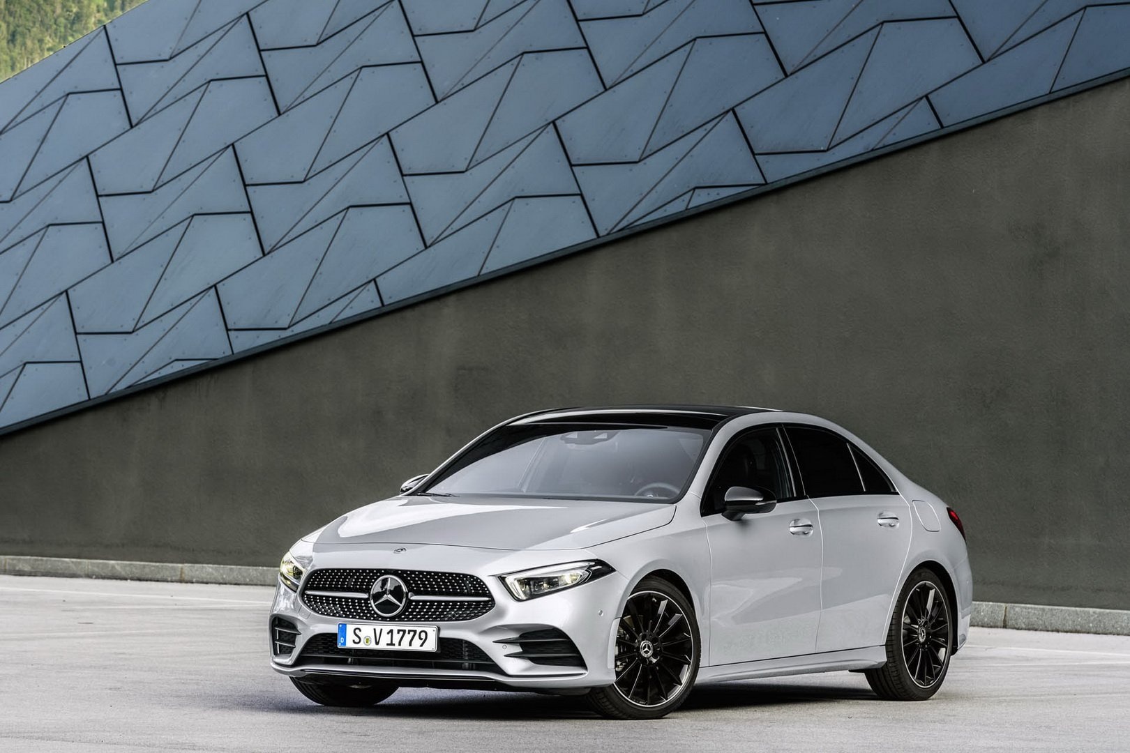 Mercedes A-Class 2019 bat dau ban tai chau Au anh 1
