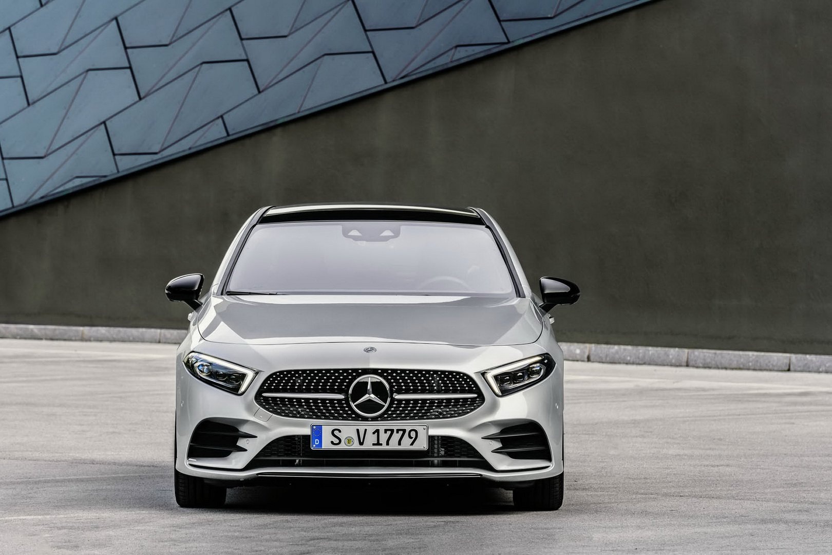 Mercedes A-Class 2019 bat dau ban tai chau Au anh 2