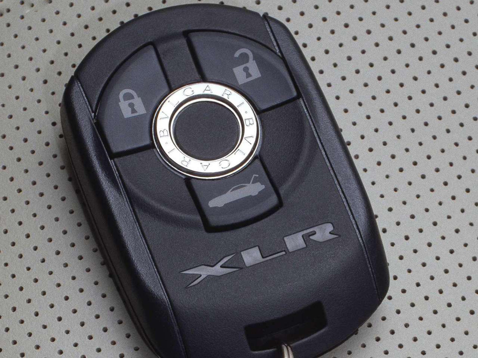 Cadillac khong chiu no may,  cu ong bi nhot trong xe 14 tieng anh 3