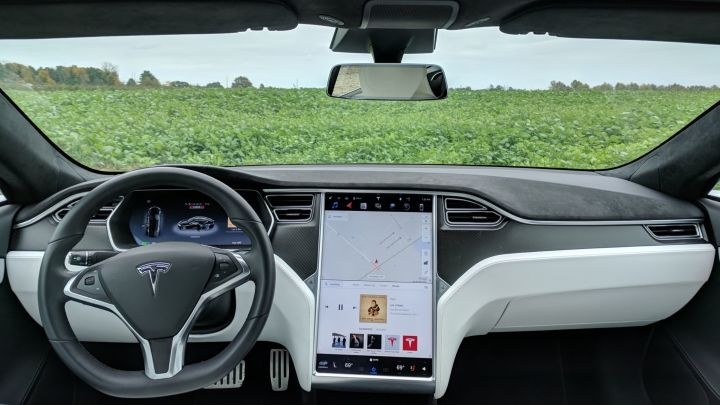 Hack va danh cap de dang Tesla Model S anh 1