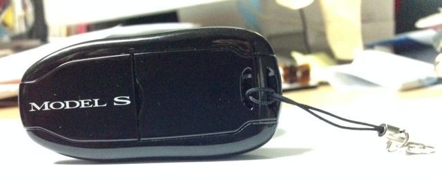 Hack va danh cap de dang Tesla Model S anh 5