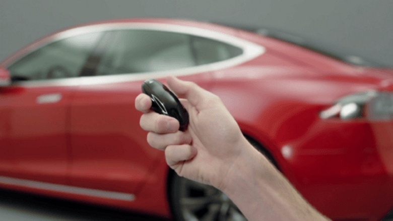 Co the hack va danh cap de dang xe dien Tesla Model S hinh anh