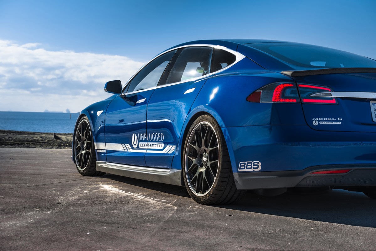 Hack va danh cap de dang Tesla Model S anh 6