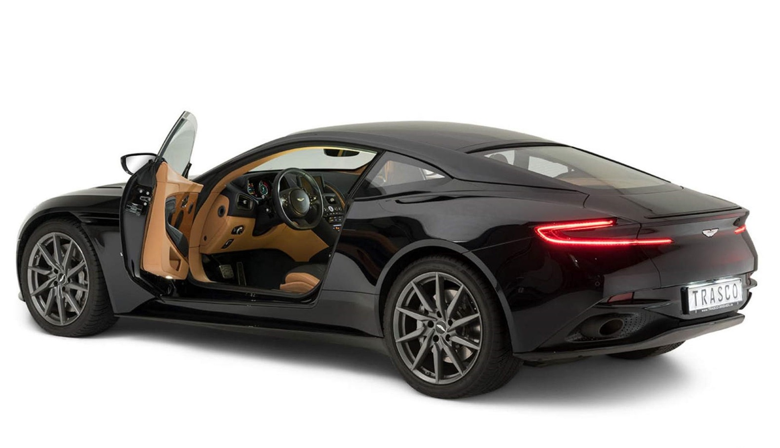 Aston Martin DB11 cua James Bond duoc boc giap anh 4