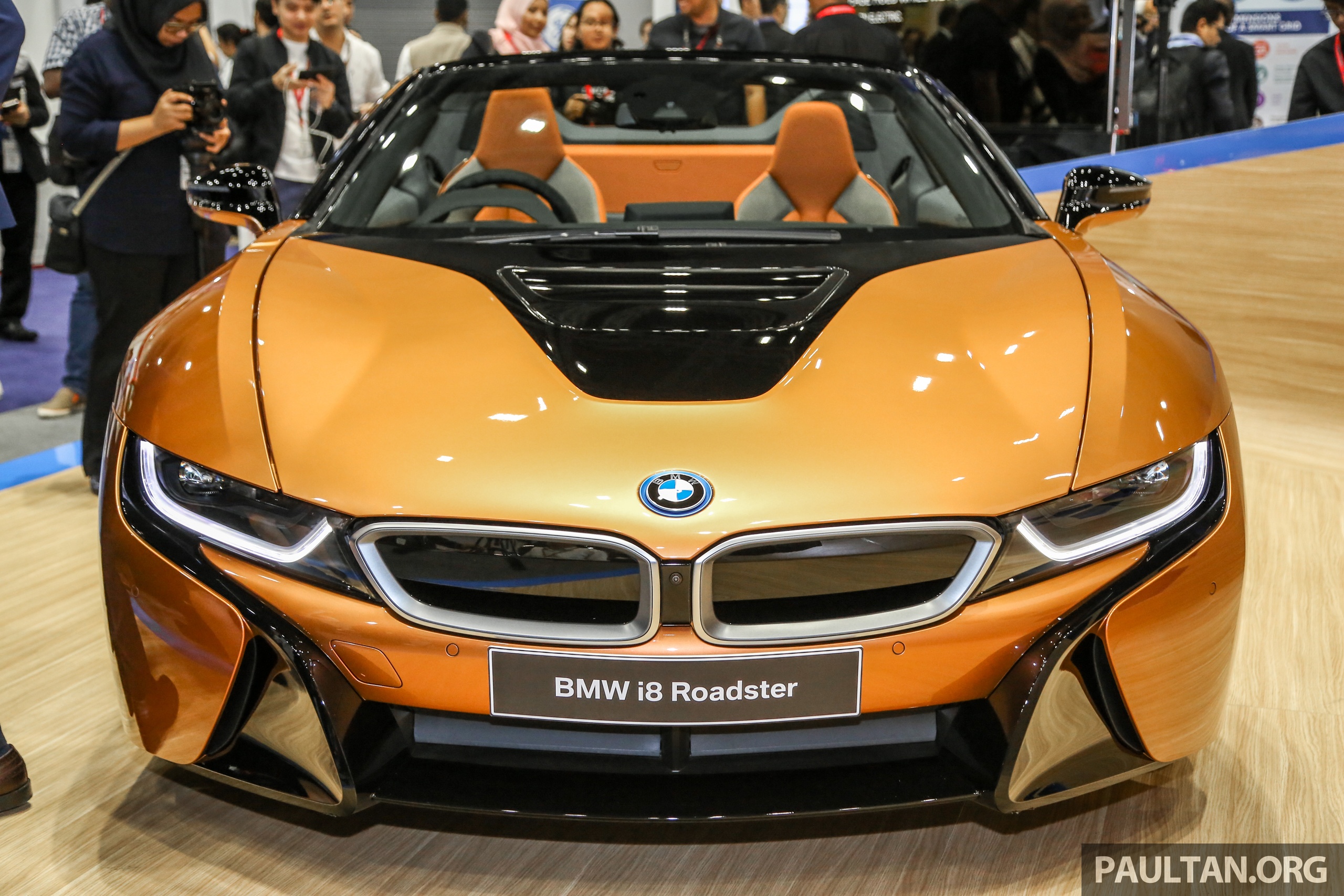 BMW i8 Roadster đầu tiên cập bến Malaysia ảnh 1 BMW i8 Roadster dau tien cap ben Malaysia anh 1