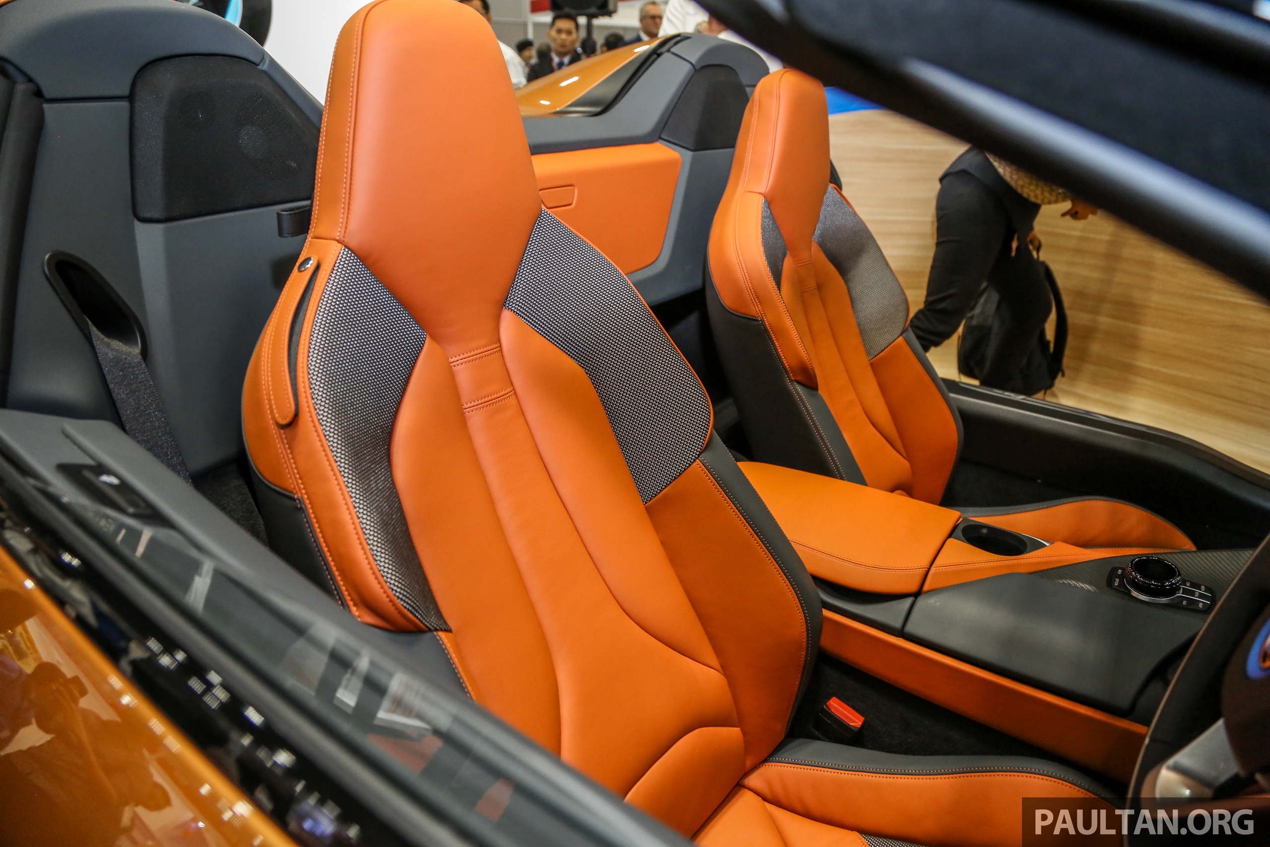 BMW i8 Roadster đầu tiên cập bến Malaysia ảnh 3 BMW i8 Roadster dau tien cap ben Malaysia anh 3