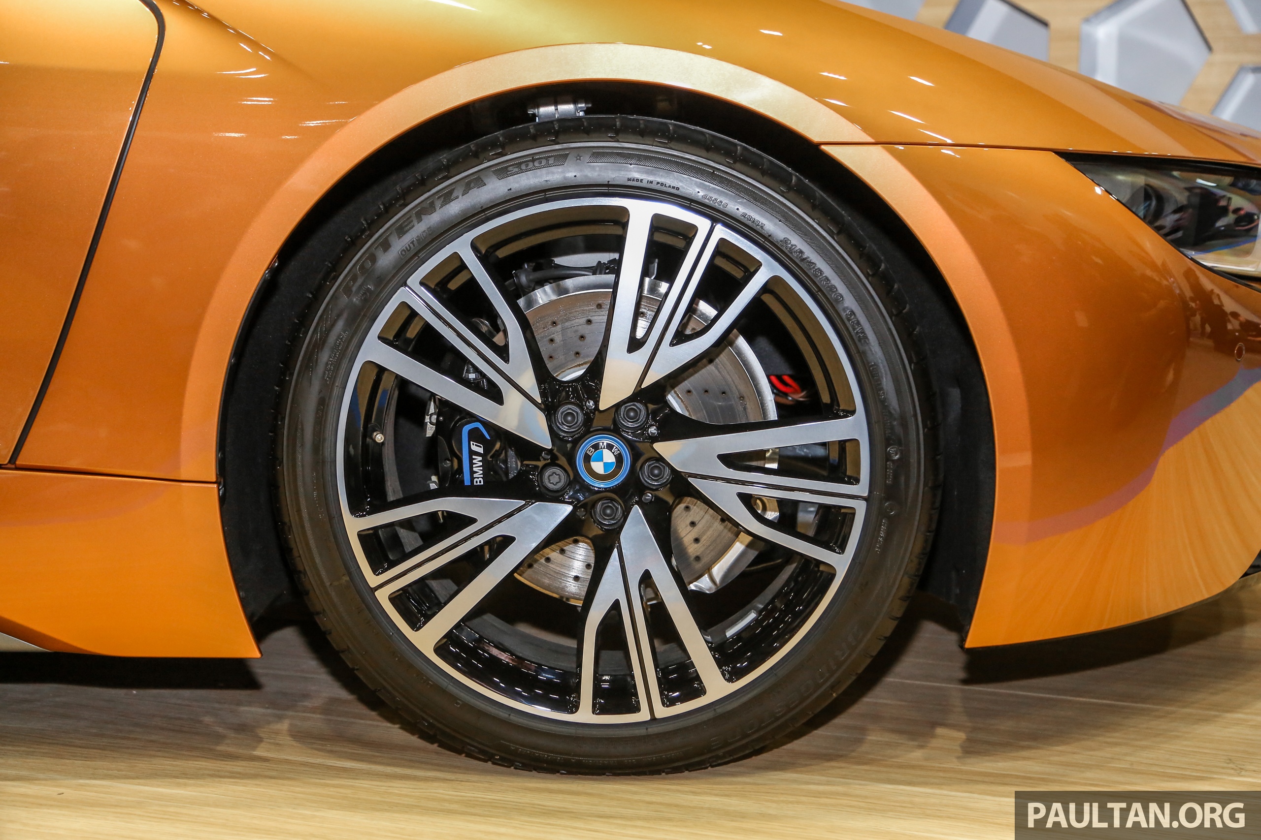 BMW i8 Roadster đầu tiên cập bến Malaysia ảnh 4 BMW i8 Roadster dau tien cap ben Malaysia anh 4