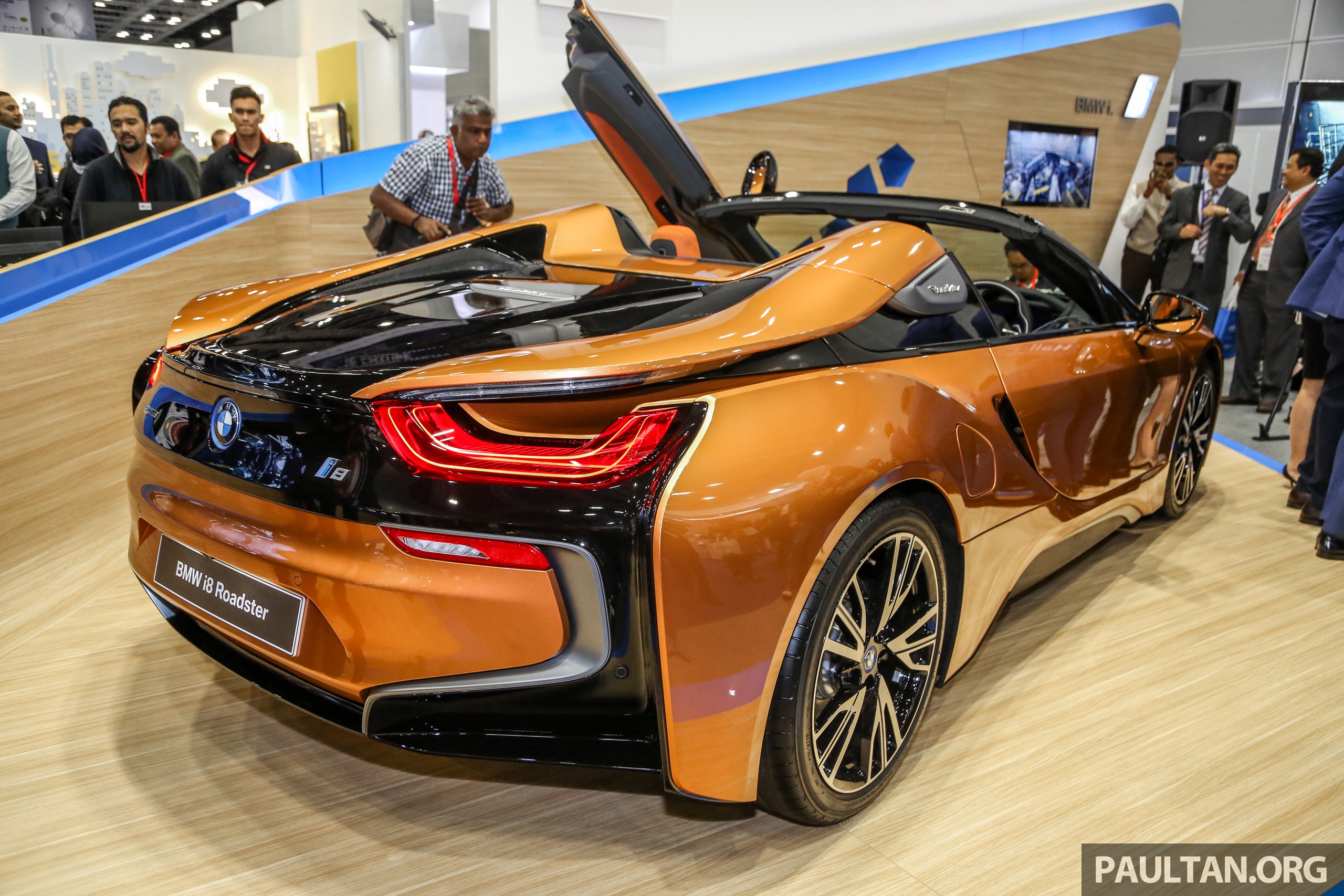 BMW i8 Roadster đầu tiên cập bến Malaysia ảnh 6 BMW i8 Roadster dau tien cap ben Malaysia anh 6
