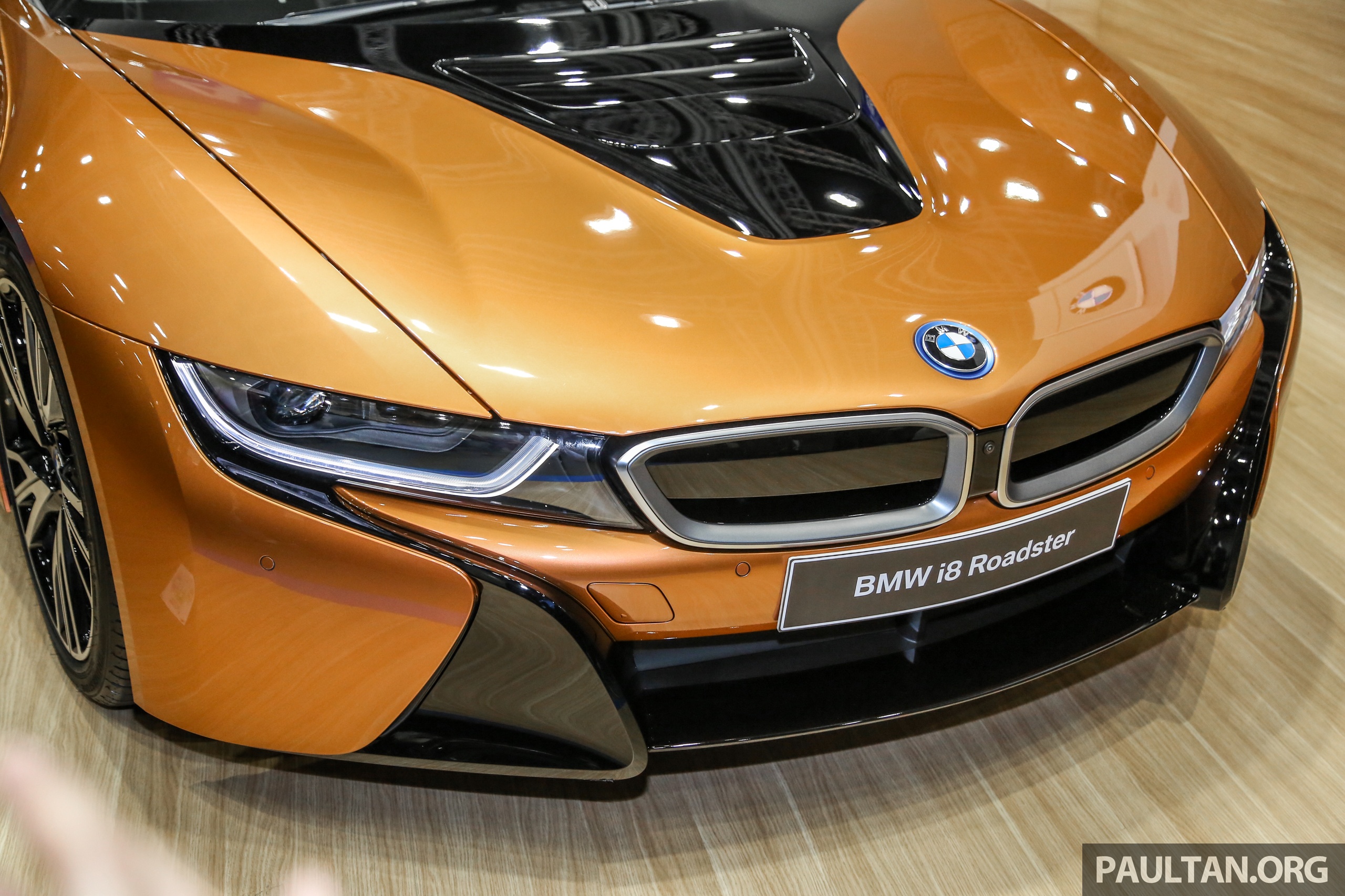BMW i8 Roadster đầu tiên cập bến Malaysia ảnh 7 BMW i8 Roadster dau tien cap ben Malaysia anh 7