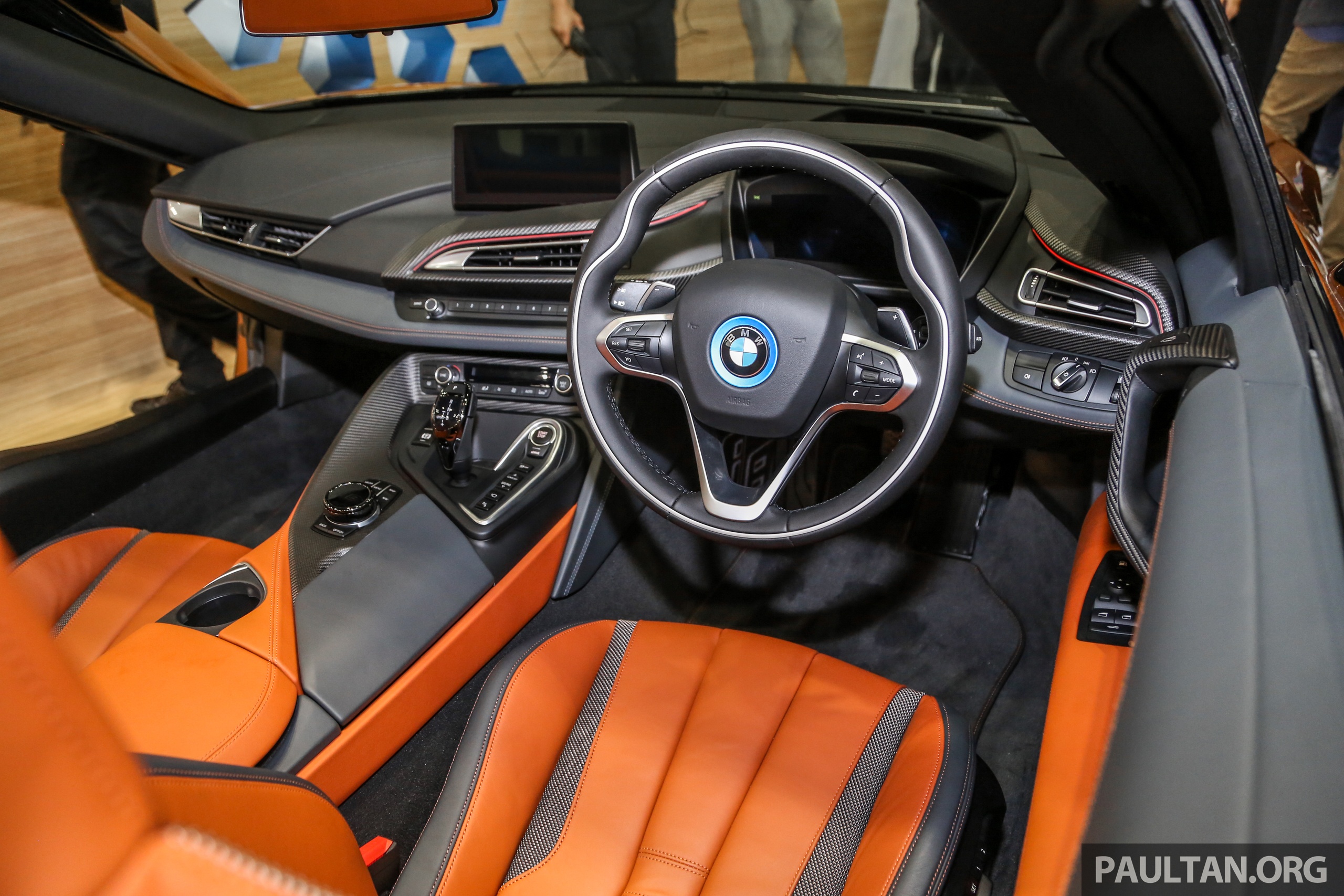 BMW i8 Roadster đầu tiên cập bến Malaysia ảnh 8 BMW i8 Roadster dau tien cap ben Malaysia anh 8