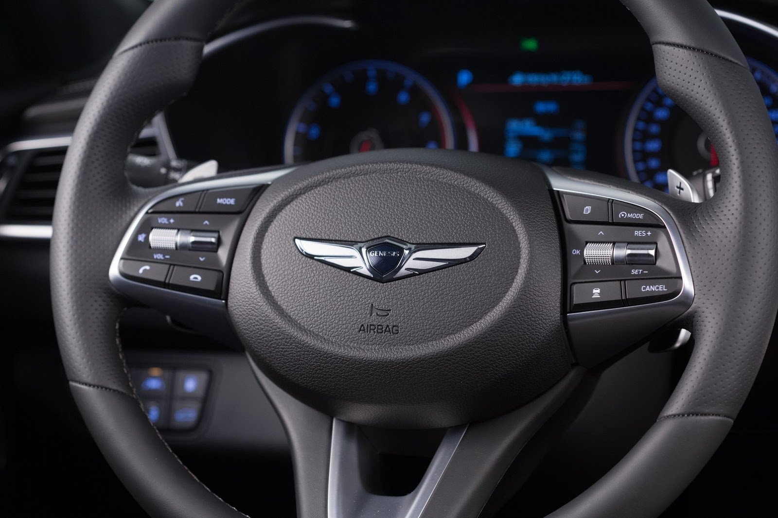 Genesis G70 2019 giá từ 34.900 USD ảnh 11 Genesis G70 2019 gia tu 34.900 USD anh 11