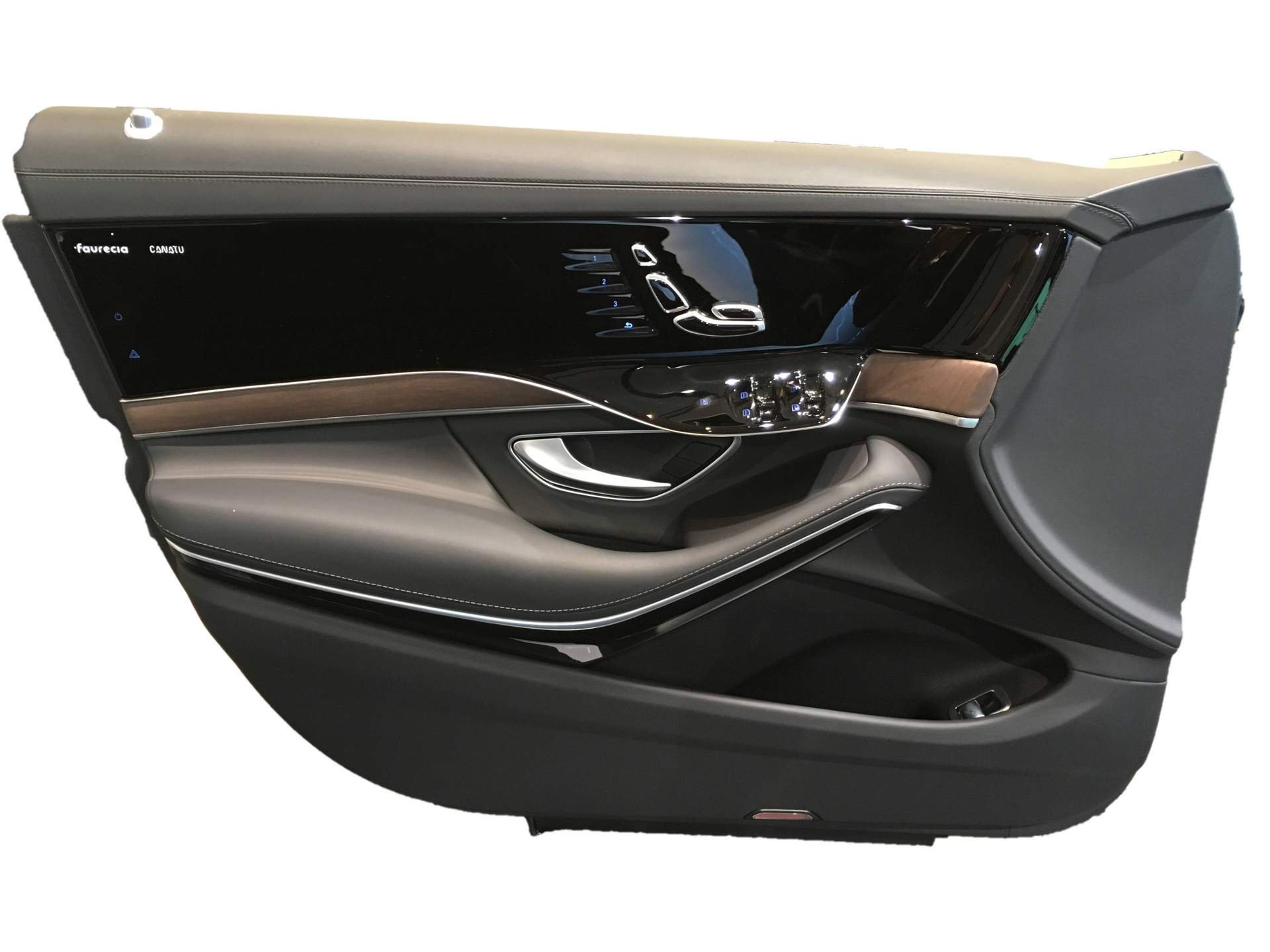 Man hinh cam ung 3D tren xe hoi anh 4