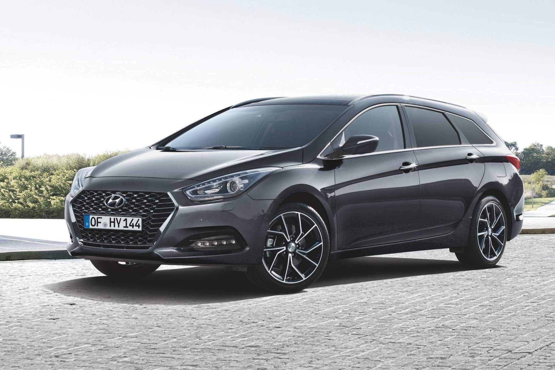Hyundai cải tiến thiết kế và động cơ i40 ảnh 2 Hyundai cai tien thiet ke va dong co i40 anh 2