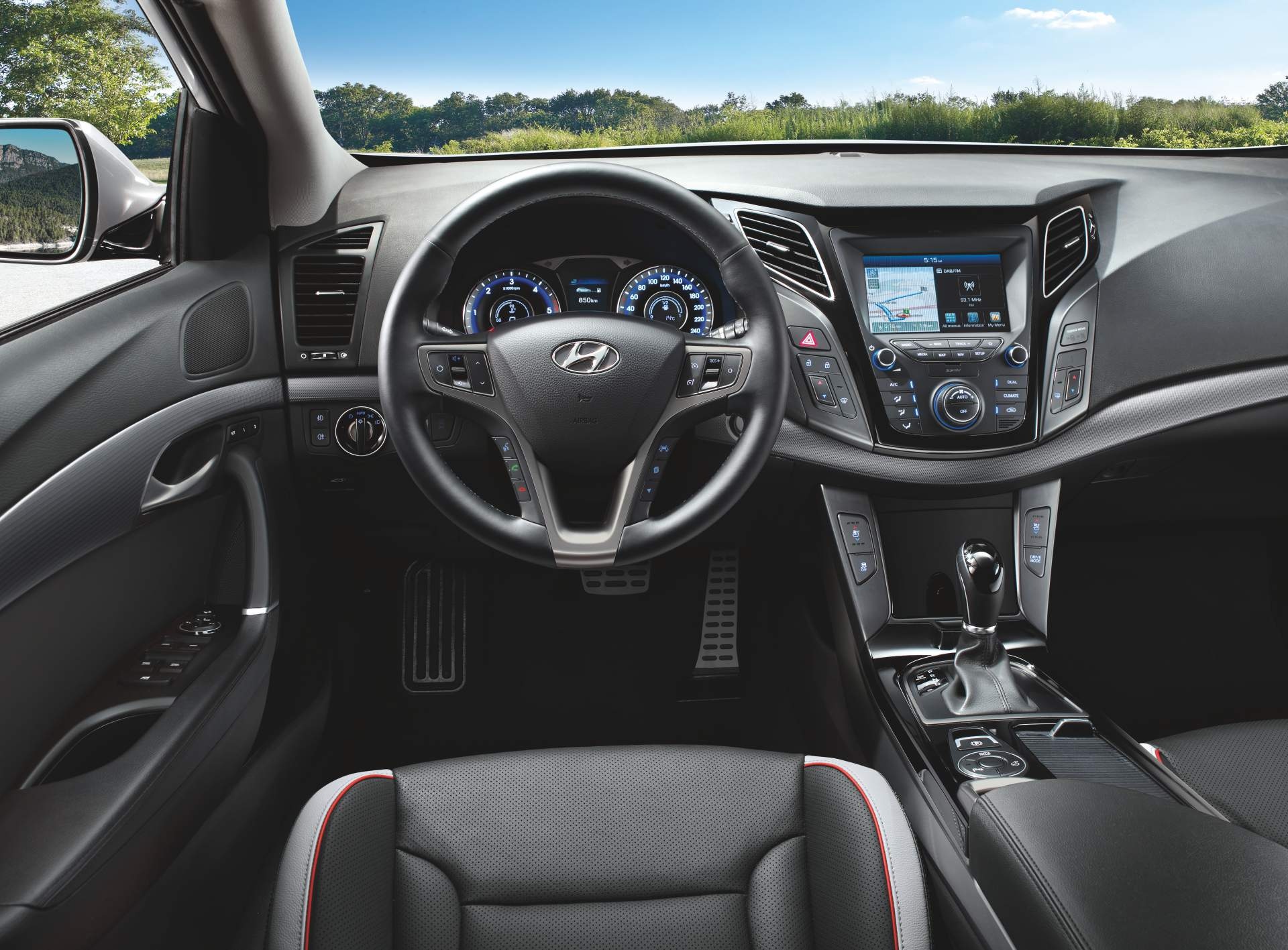 Hyundai cải tiến thiết kế và động cơ i40 ảnh 3 Hyundai cai tien thiet ke va dong co i40 anh 3