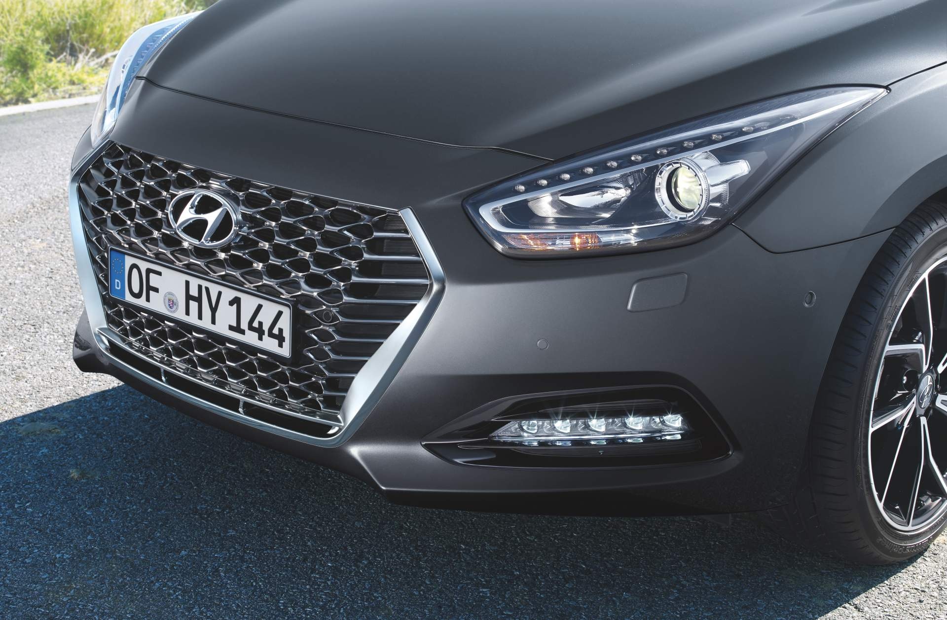 Hyundai cải tiến thiết kế và động cơ i40 ảnh 5 Hyundai cai tien thiet ke va dong co i40 anh 5
