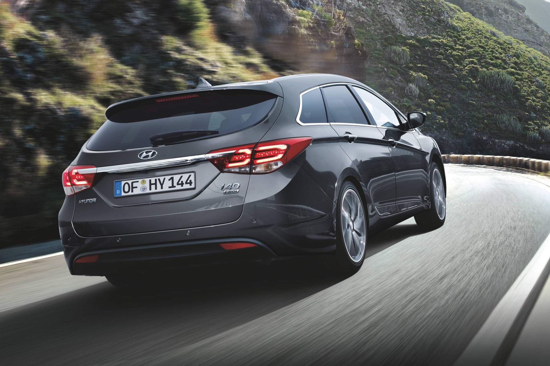 Hyundai cải tiến thiết kế và động cơ i40 ảnh 6 Hyundai cai tien thiet ke va dong co i40 anh 6