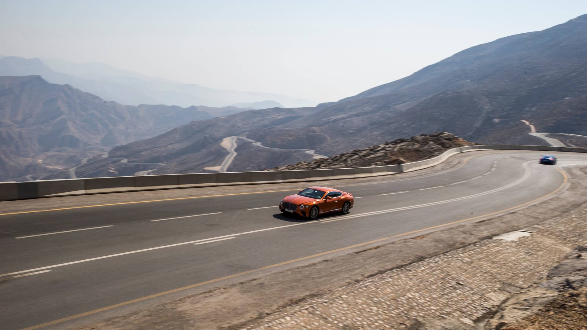 Bentley dong cua nha hang sau mot tuan anh 2