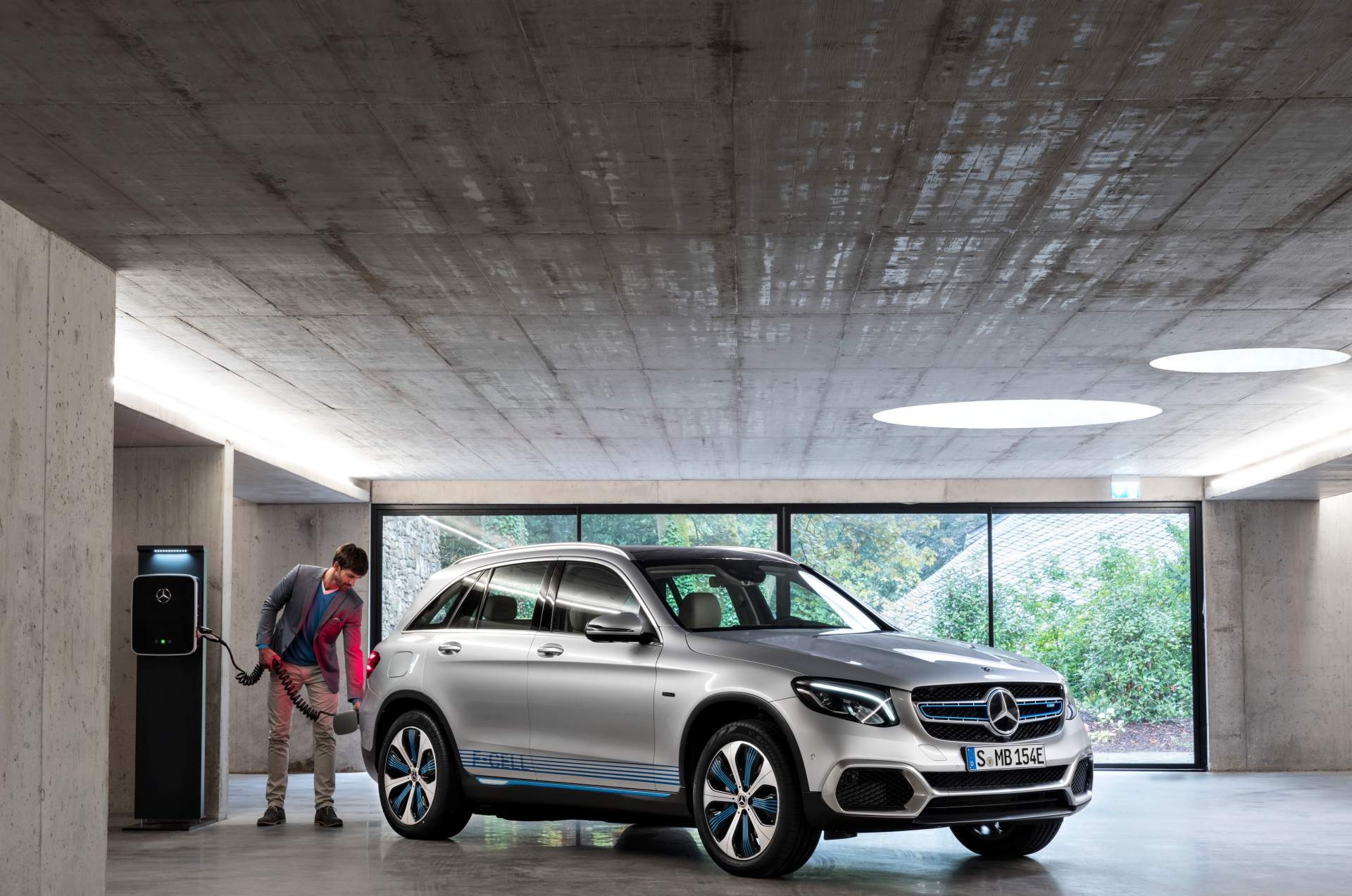 Mercedes-Benz GLC F-Cell san sang lan banh anh 1