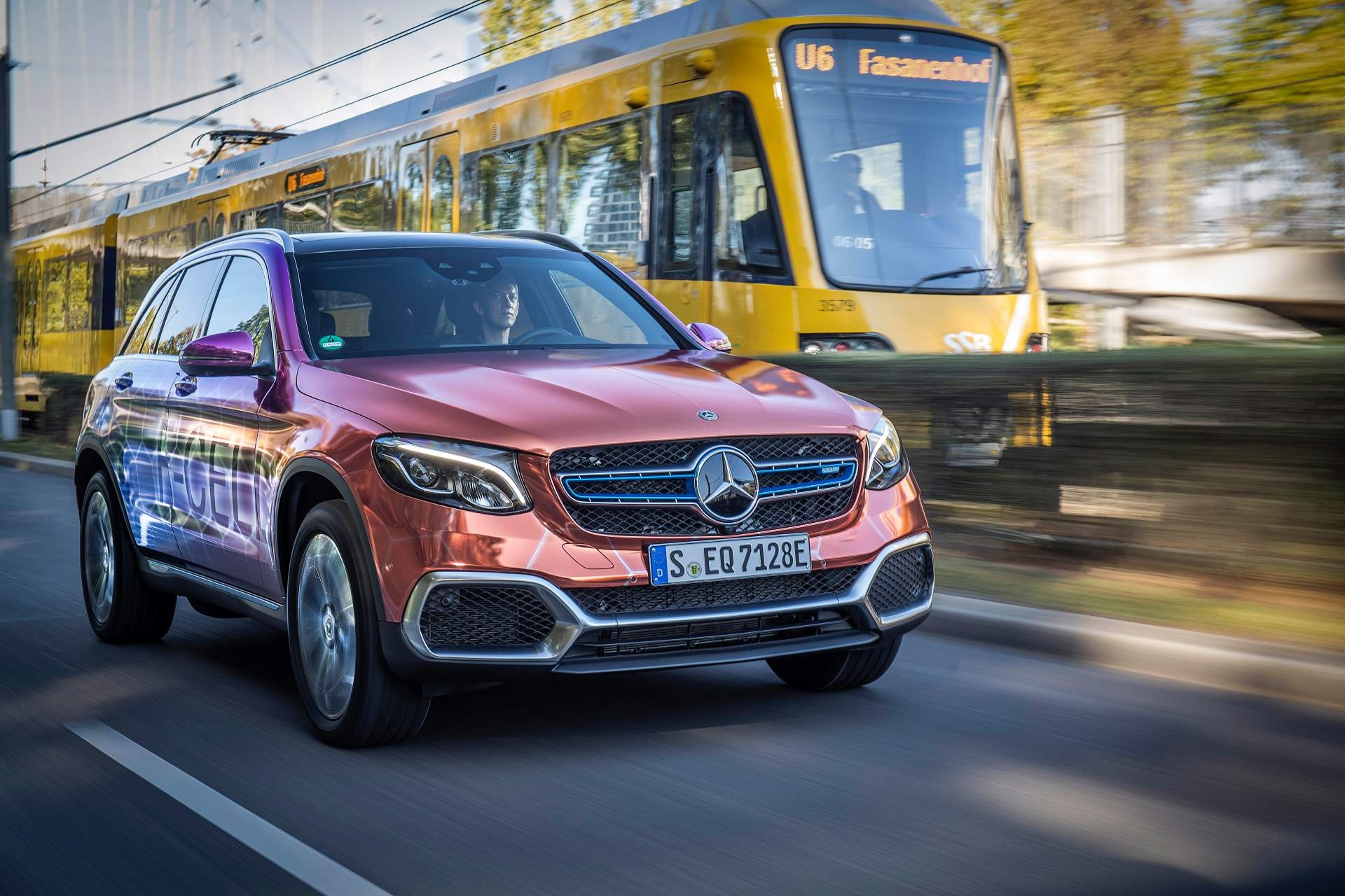 Xe khong can xang cua Mercedes lan banh cuoi thang nay hinh anh