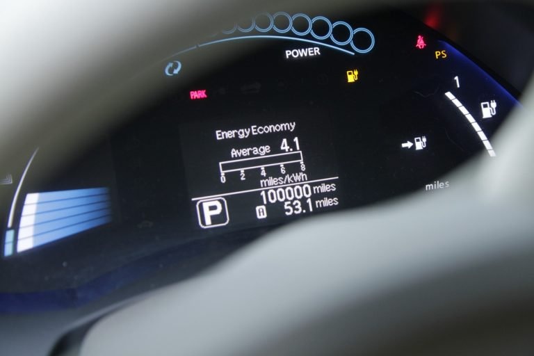 bị phạt tù vì tua ngược công-tơ-mét ảnh 1 bi phat tu vi tua nguoc cong-to-met anh 1